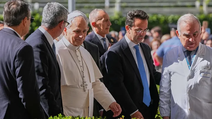 Pope Leo XIV urges Putin to agree to truce in besieged Ukrainian city of Oleshky