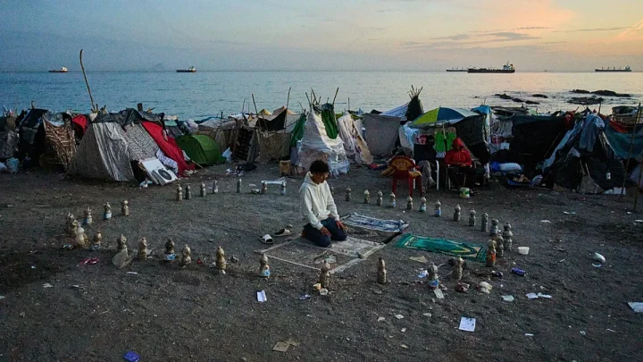 Tension rises in Ceuta: two migrant children stabbed and bacteria-contaminated beach