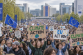 Ten of thousands urge EU for climate action at Brussels demonstration