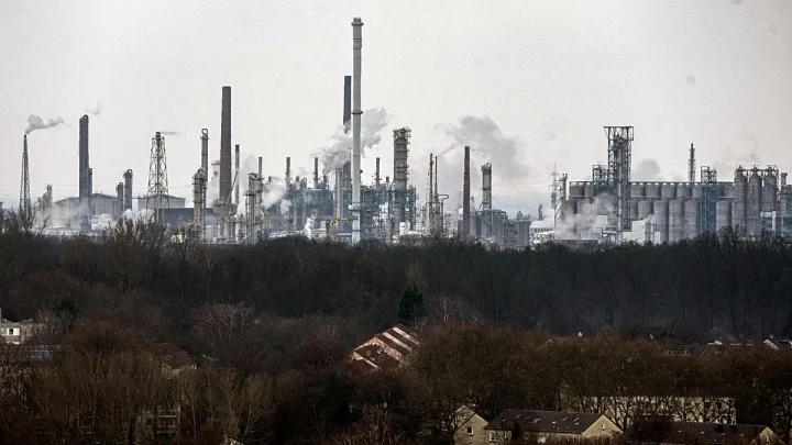 Four EU countries push Brussels to ease carbon market pressure on industry