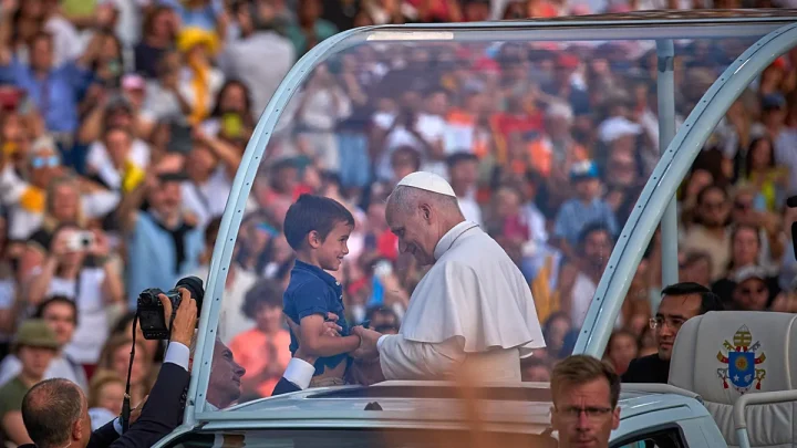 Twitter ‘miracle’ during Pope’s visit to Barcelona