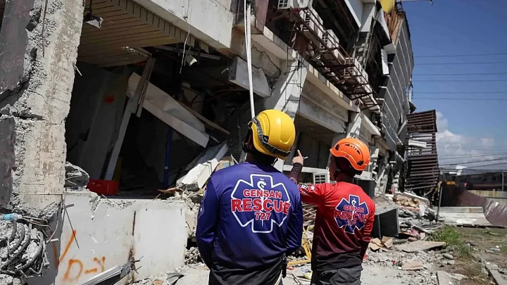 Around 20,000 people displaced by Philippine earthquake that killed at least 37