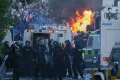 Video. Clashes erupt as police use water cannon near Belfast