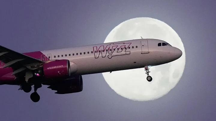Wizz Air announces Starlink wifi deal as other budget rivals hold back