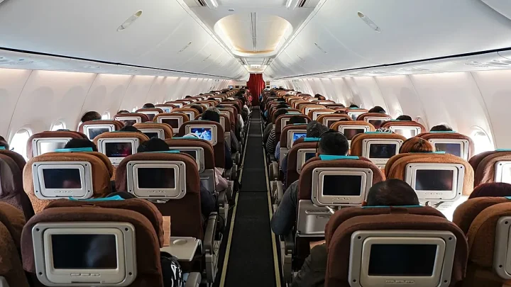 Drunk and disruptive airline passengers could face industry-wide flight bans under new UK plans