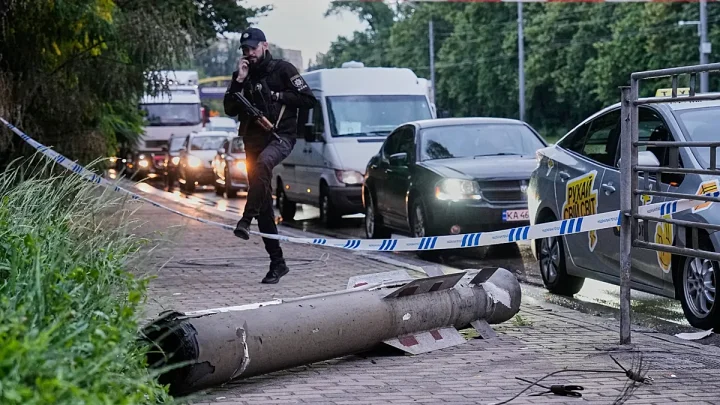 Video. Ukraine: Kyiv under fire again as russian strikes send residents into shelters