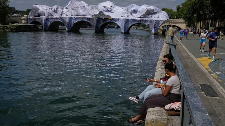 Video. Crowds flock to JR’s giant cave installation on Paris’ Pont Neuf