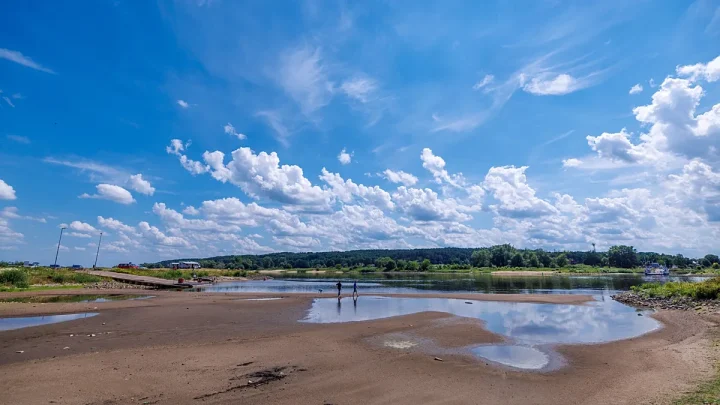 ‘Summer keeps snapping back’: meteorologist explains persistent heatwave pattern