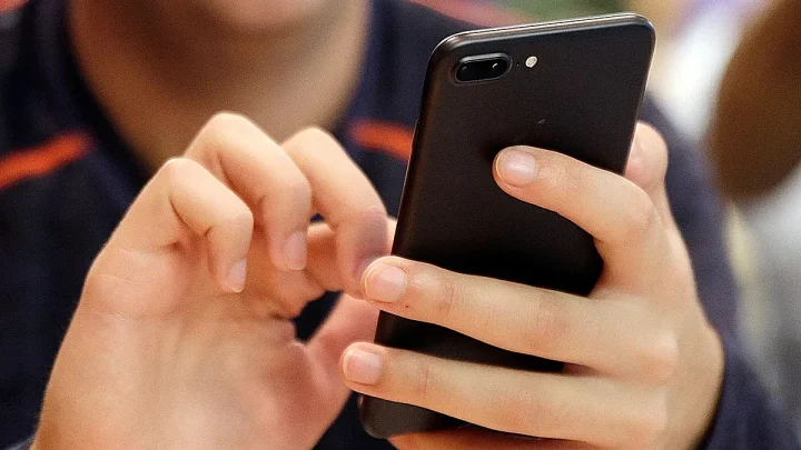Your phone is destroying your thumbs — and here’s how to stop it