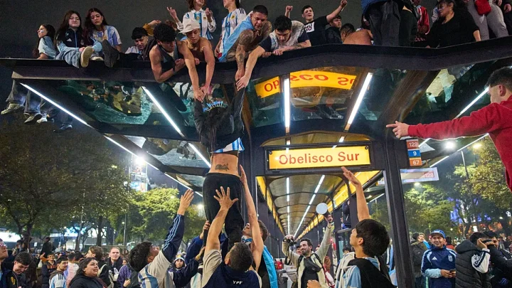 Video. Argentina reaches World Cup final, jubilation in Buenos Aires and disappointment in the Falklands