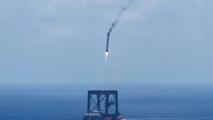 Video. China achieves first-ever controlled rocket booster recovery