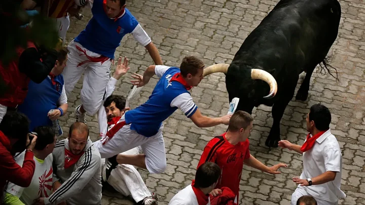 Video. Spain: Nine injured in fourth San Fermín bull run in Pamplona