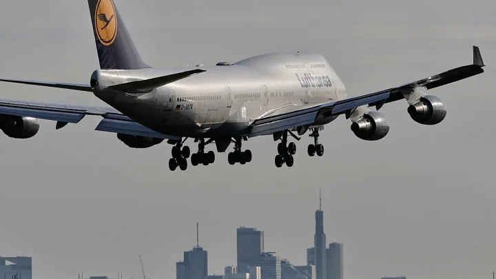 Survey: Half of Germany’s top earners consider moving abroad