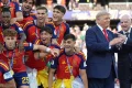 Donald Trump photobombing La Roja goes viral following Spain’s World Cup victory