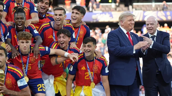 Donald Trump photobombing La Roja goes viral following Spain’s World Cup victory