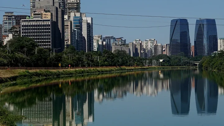 Brazilian restaurant adapts menus to climate challenges