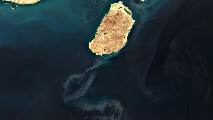 Iran claims ‘trillion-dollar’ pollution damage as Gulf oil spills spread
