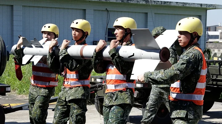 Video. Taiwan tests emergency response with air raid drill