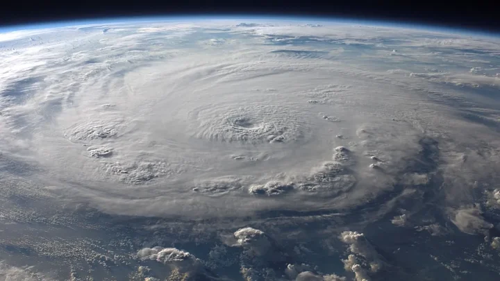 Space storms could put airline passengers at radiation risk, scientists warn