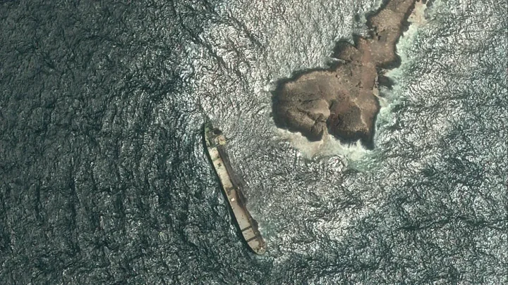 Oil spill from tanker believed to be Russian reaches Oman’s coastline, Muscat authorities say