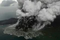 Volcano in Indonesia erupts, canceling hundreds of flights and stranding thousands