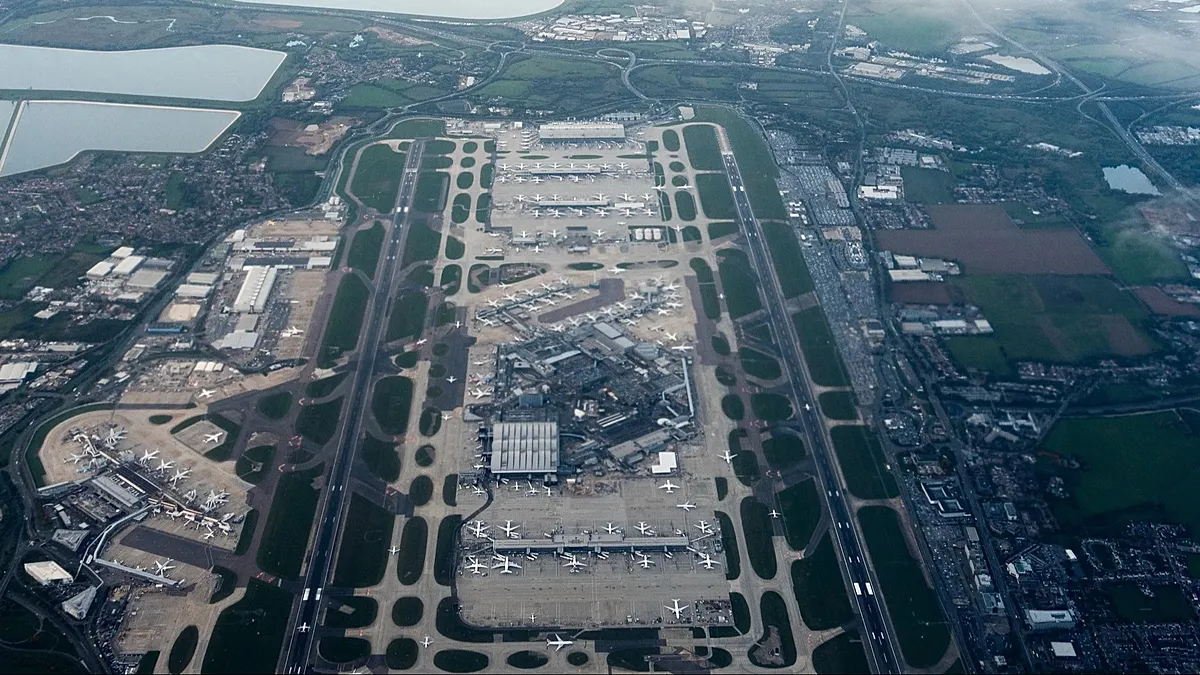 Technical glitch leads to more than 1,000 flight cancellations across UK
