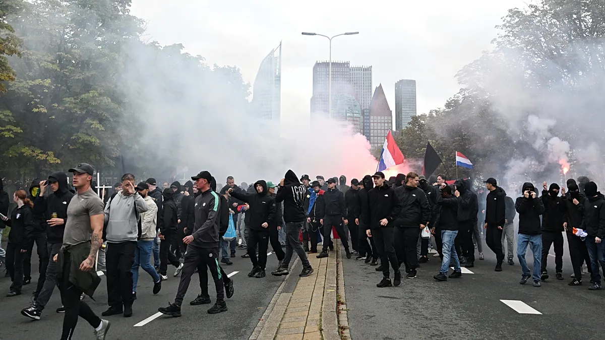 Dutch police clash with hundreds of far-right protesters at anti-immigration rally